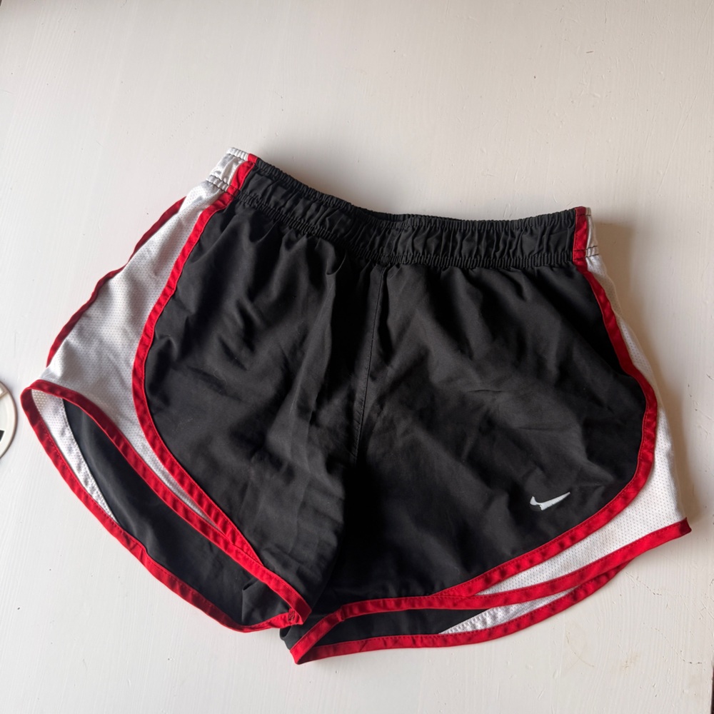 Nike Tempo shorts black and red